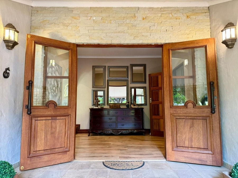 5 Bedroom Property for Sale in Safari Gardens North West